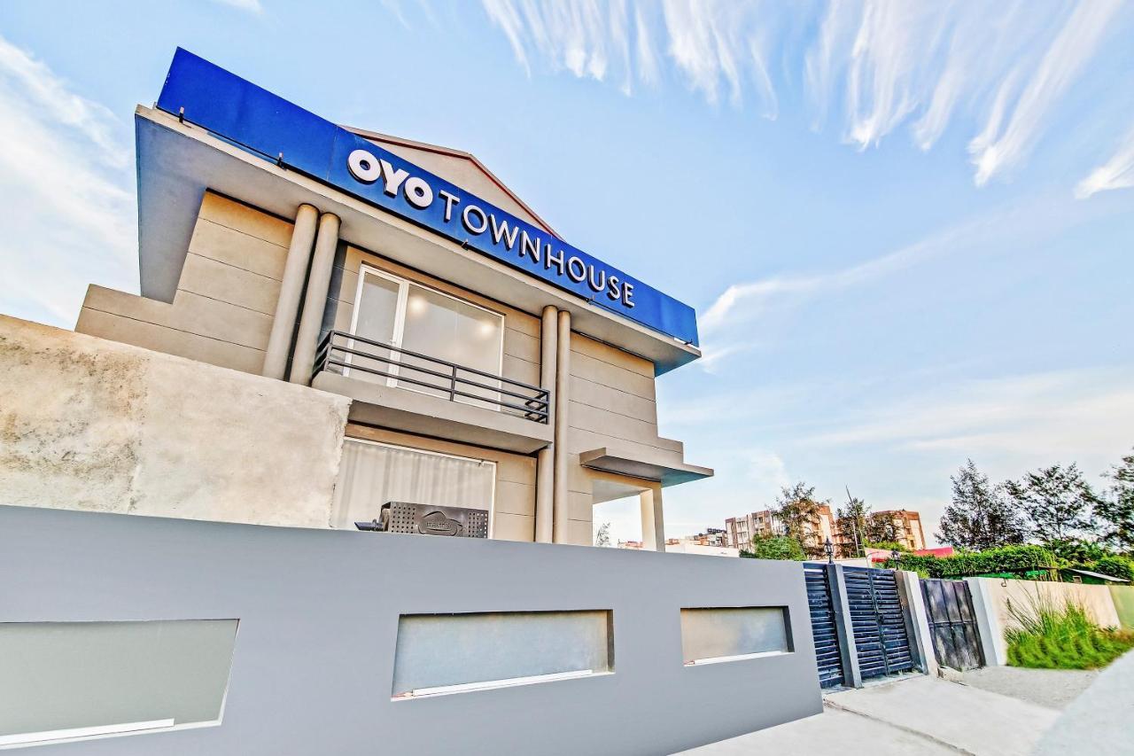 Townhouse Knowledge Park ||| Near Sharda University Велика Нойда Екстер'єр фото