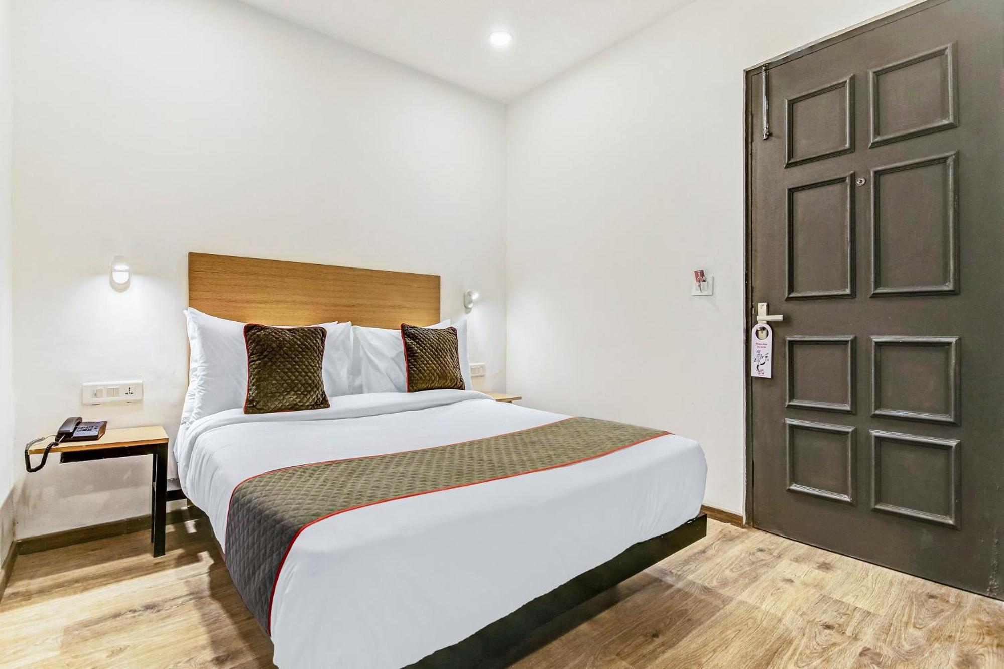 Townhouse Knowledge Park ||| Near Sharda University Велика Нойда Екстер'єр фото