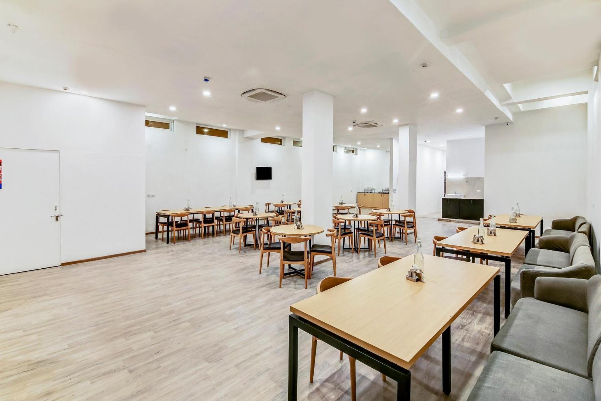 Townhouse Knowledge Park ||| Near Sharda University Велика Нойда Екстер'єр фото