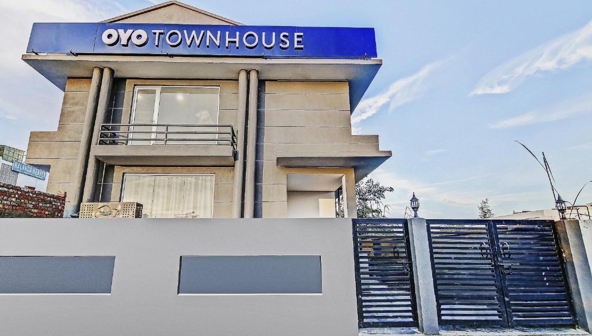 Townhouse Knowledge Park ||| Near Sharda University Велика Нойда Екстер'єр фото