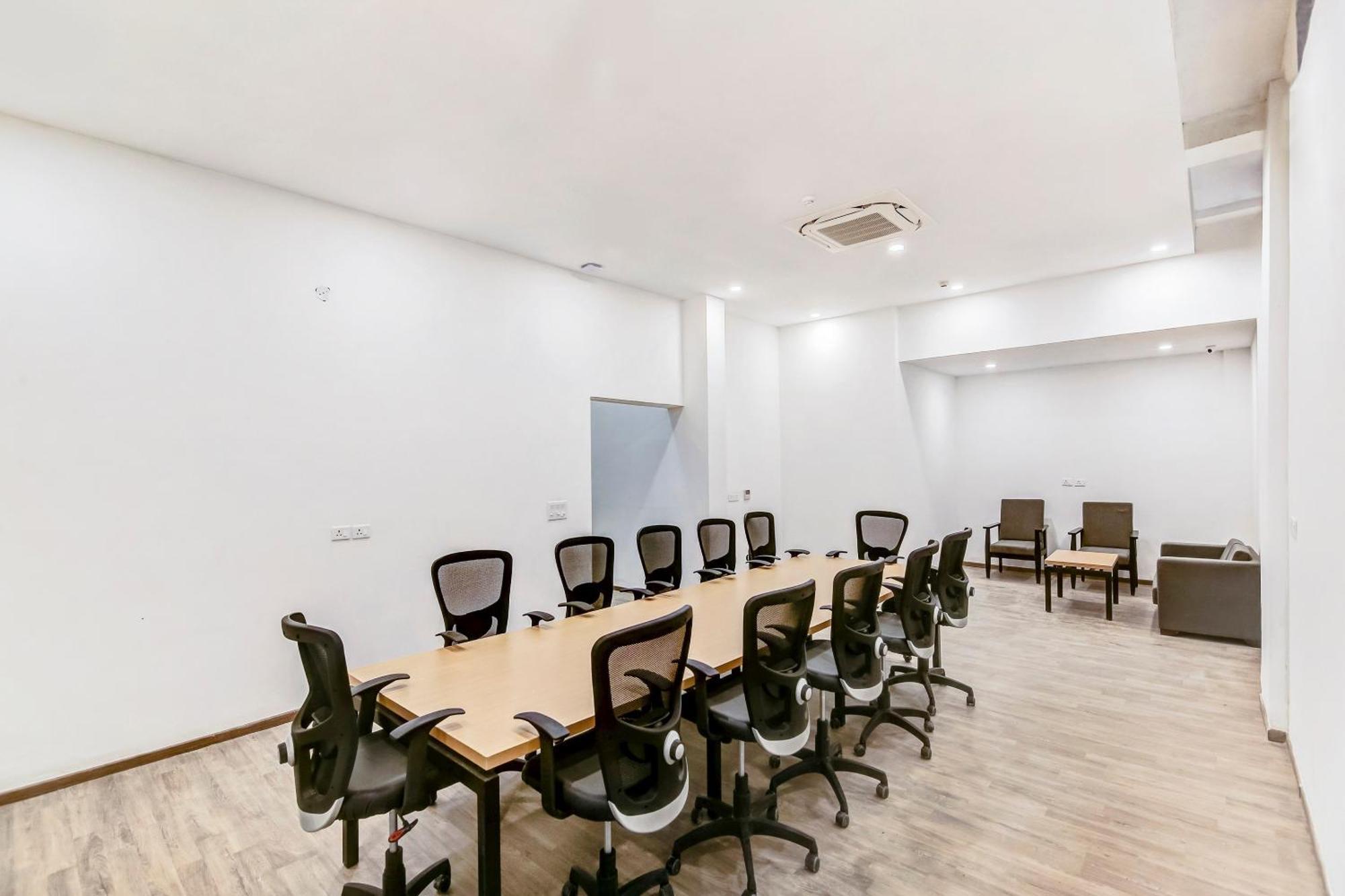 Townhouse Knowledge Park ||| Near Sharda University Велика Нойда Екстер'єр фото