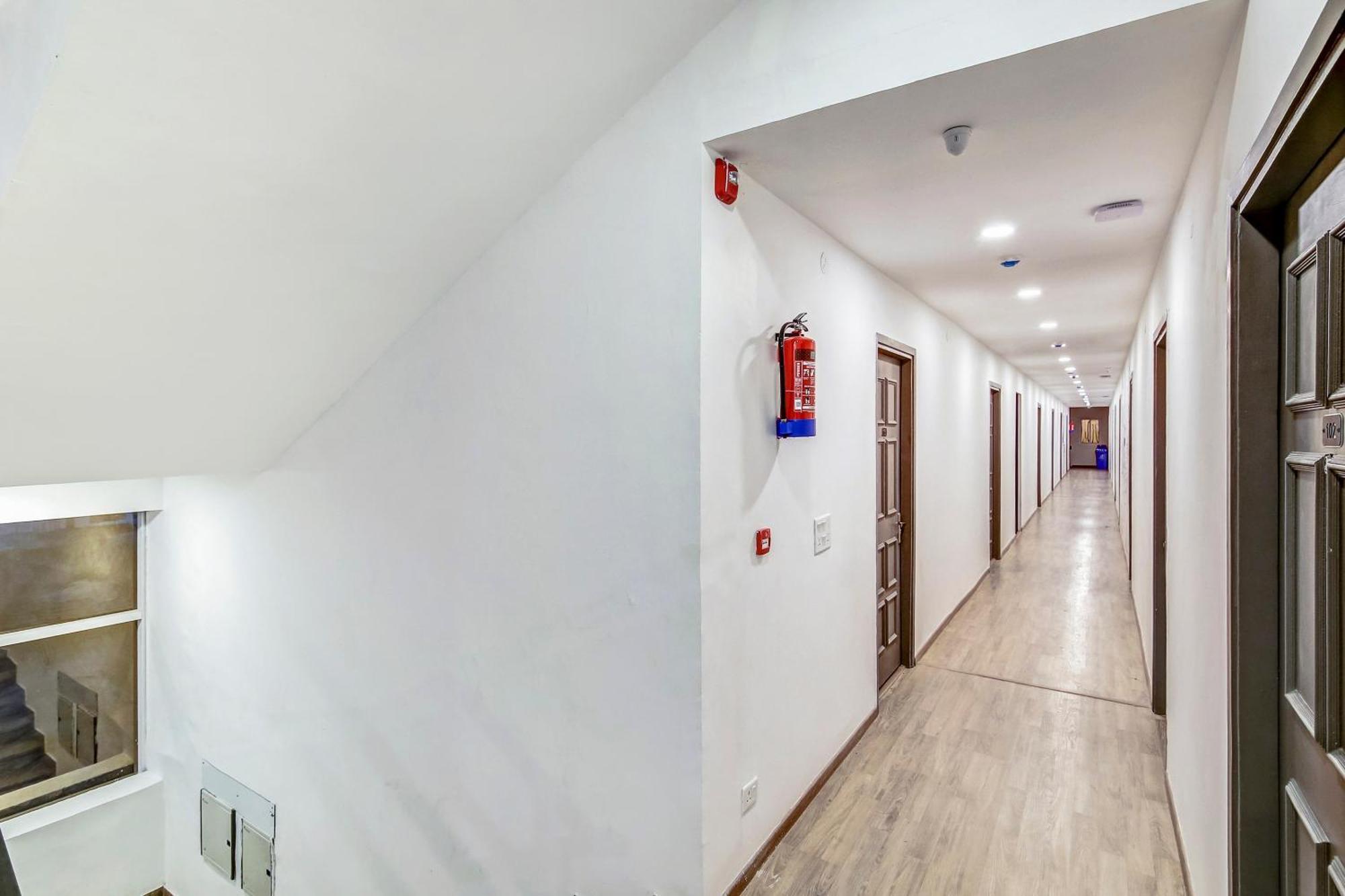 Townhouse Knowledge Park ||| Near Sharda University Велика Нойда Екстер'єр фото
