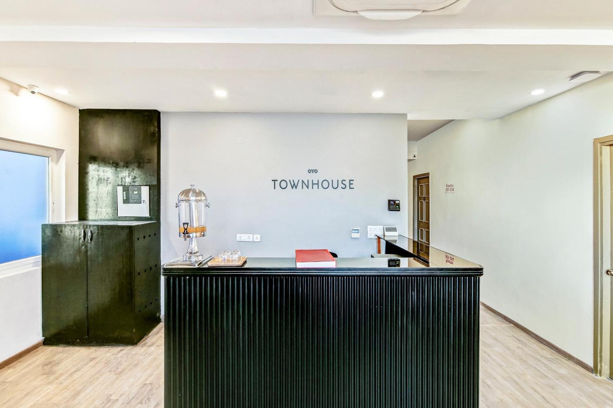 Townhouse Knowledge Park ||| Near Sharda University Велика Нойда Екстер'єр фото