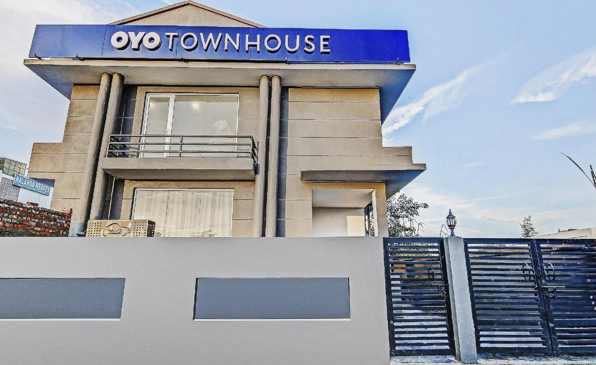 Townhouse Knowledge Park ||| Near Sharda University Велика Нойда Екстер'єр фото